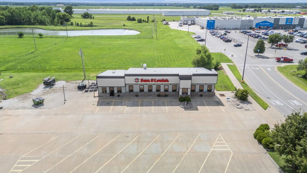 More Photos Of 2150 N State St, Iola Restaurant For Lease
