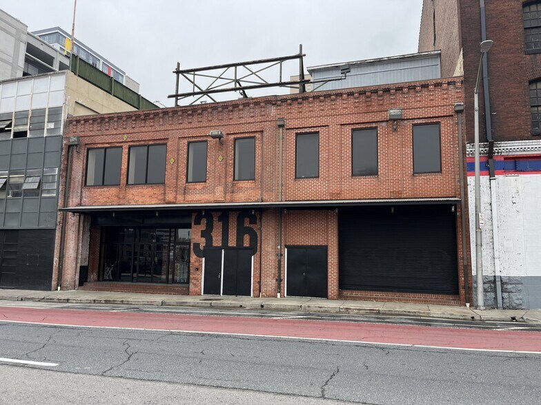 More Photos Of 316-318 Guilford Ave, Baltimore Bar For Sale