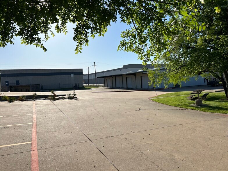 More Photos Of 7307 Business Pl, Arlington Warehouse For Lease