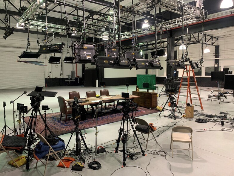 More Photos Of 25 Franklin St, Brooklyn Light Manufacturing For Lease