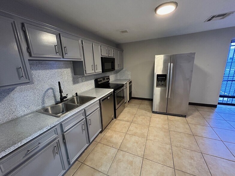 More Photos Of 3003 Bingle Rd, Houston Warehouse For Sale