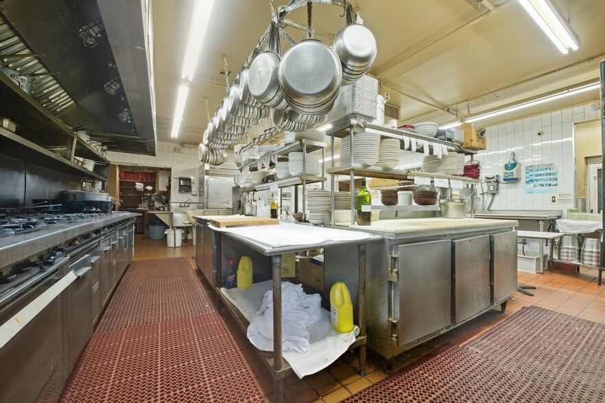 More Photos Of 410 Merrick Rd, Oceanside Restaurant For Sale