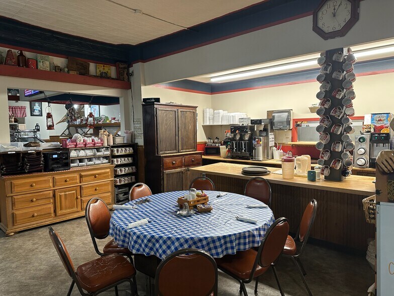 More Photos Of 108 N Phelps St, Decatur General Retail For Sale