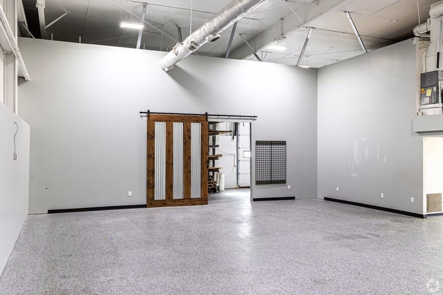 More Photos Of 1000 E Santa Fe St, Gardner Warehouse For Sale