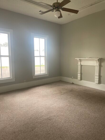 More Photos Of 315 Main Ave, Northport Office Residential For Lease