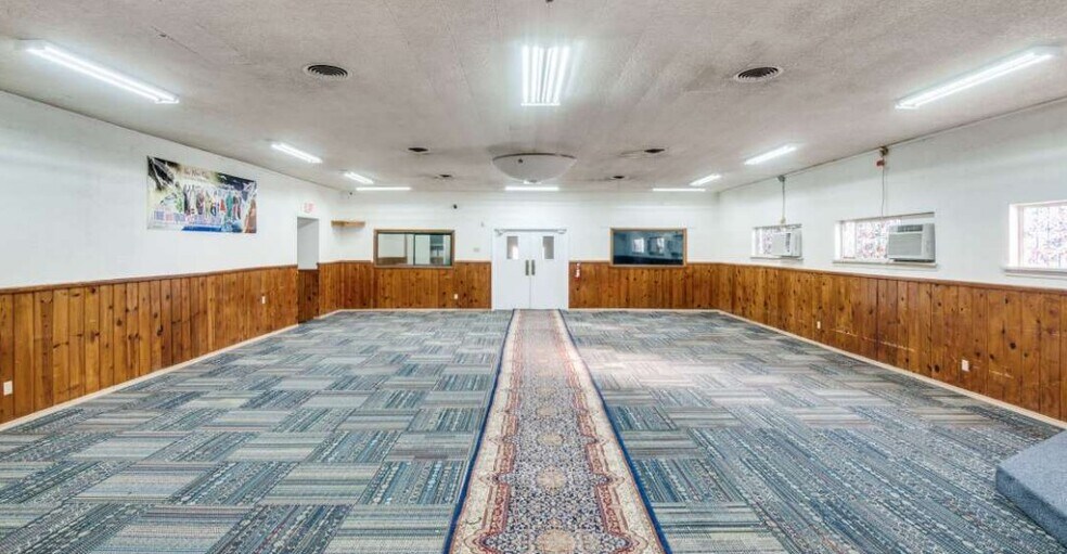 More Photos Of 711 W Dickey Rd, Grand Prairie Religious Facility For Sale