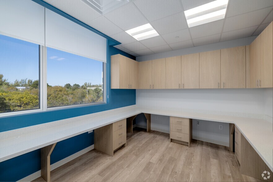 More Photos Of 3683 S Miami Ave, Miami Medical For Lease