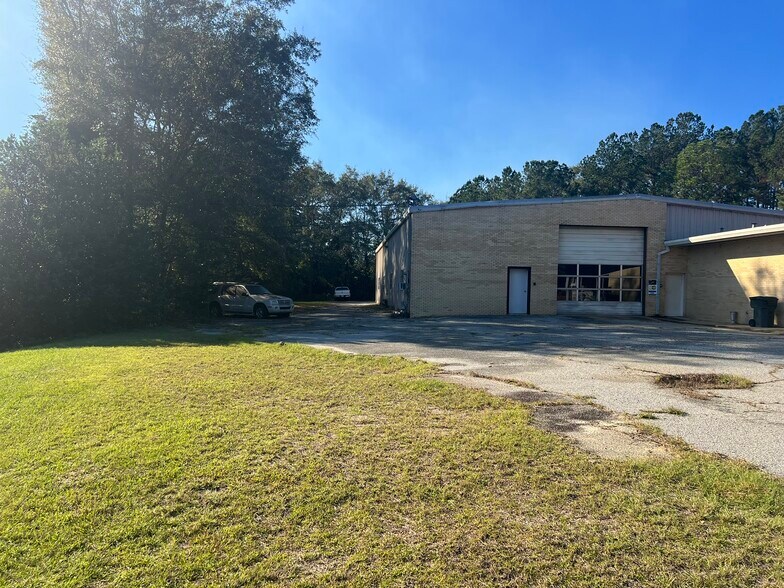 More Photos Of 757 North St, Ashburn Auto Dealership For Sale