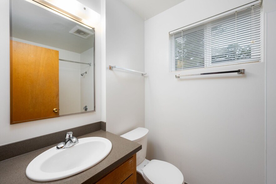 More Photos Of 600 W Emerson St, Seattle Apartments For Sale