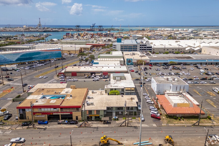 More Photos Of 1425 Dillingham Blvd, Honolulu General Retail For Lease