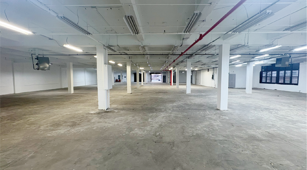 More Photos Of 32-31 57th St, Woodside Warehouse For Lease