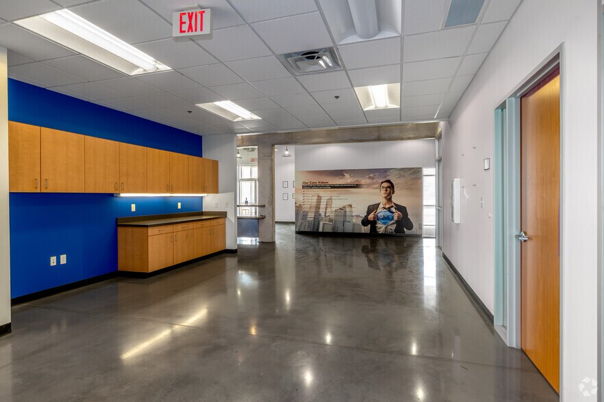 More Photos Of 2747 Oakland Ave, Garland Warehouse For Lease