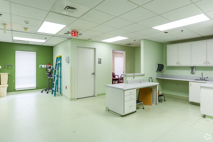 More Photos Of 2308 Palmyra Rd, Albany Medical For Lease