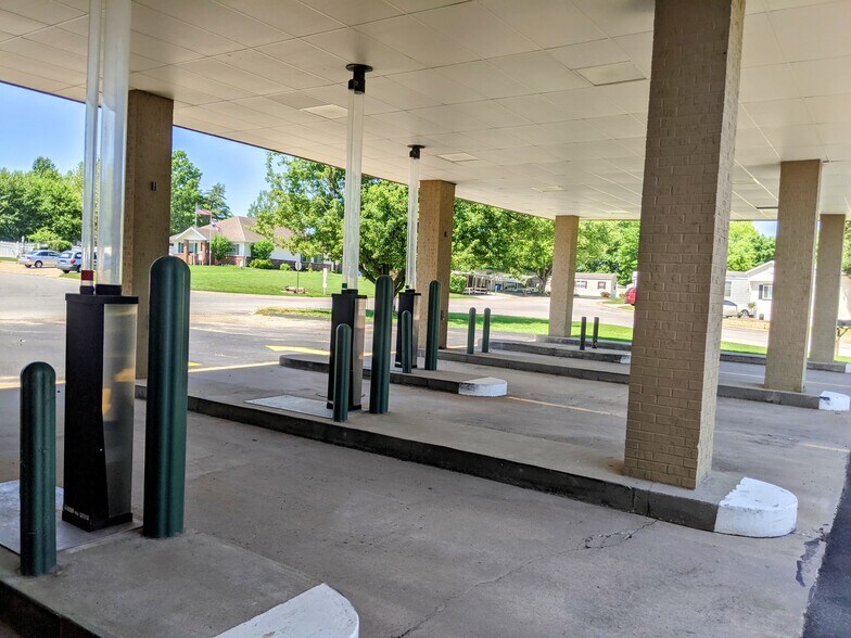 More Photos Of 1919 Fitz Ln, Nixa Drugstore For Lease