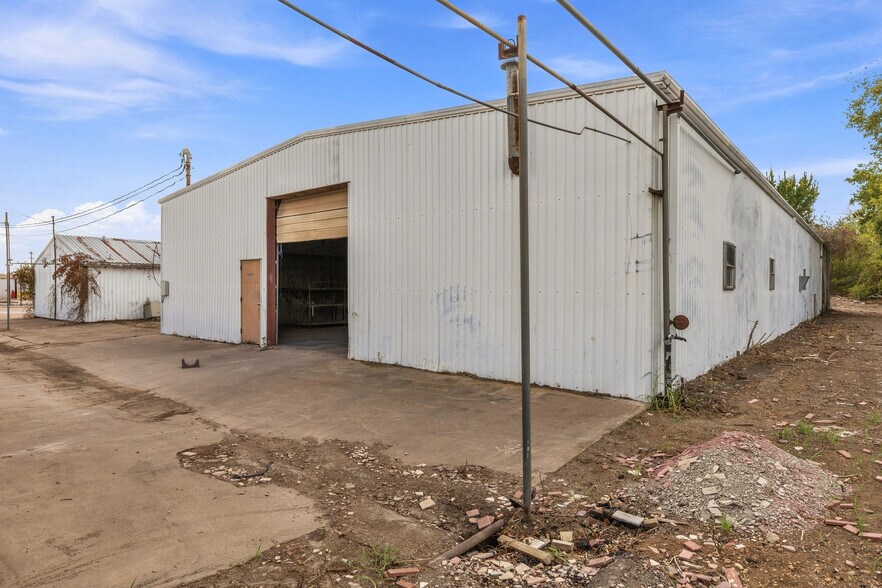 More Photos Of 1885 FM 448, Giddings Warehouse For Sale