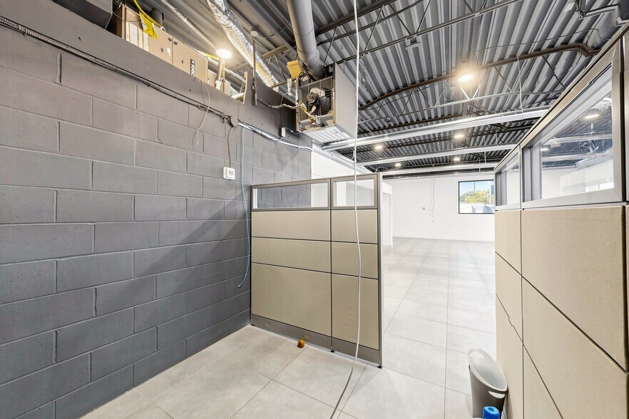 More Photos Of 1502 Speers Rd, Oakville Auto Repair For Sale