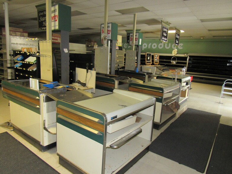 More Photos Of 275 Laing St, Redgranite Supermarket For Lease