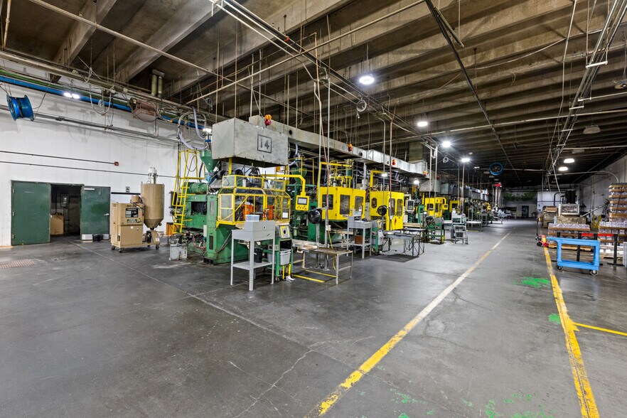 More Photos Of 5861 N Tennyson St, Arvada Warehouse For Sale