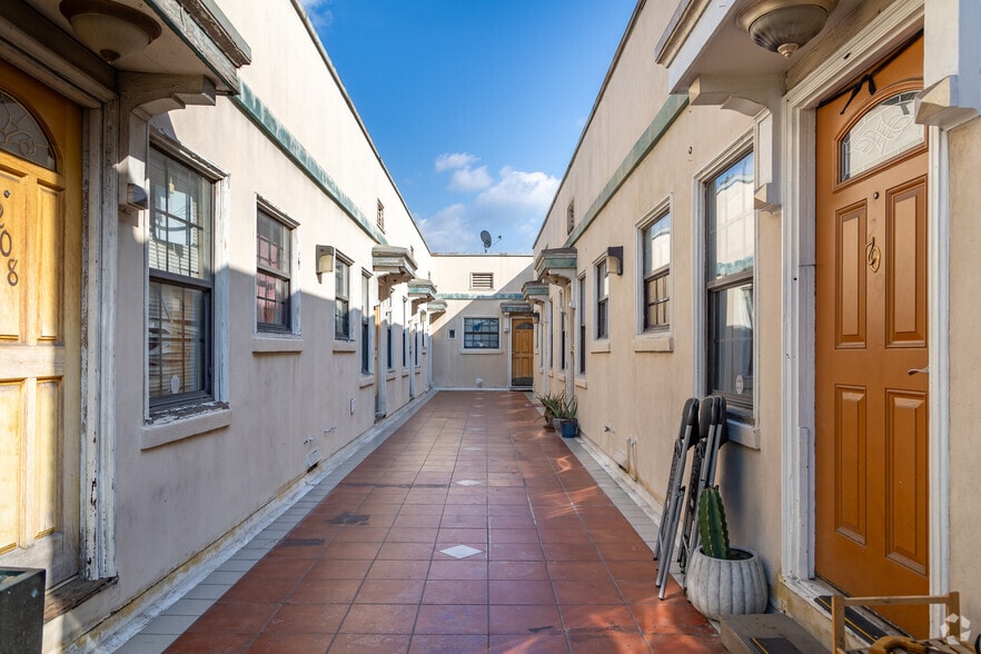 More Photos Of 100 S Main St, Santa Ana Restaurant For Lease