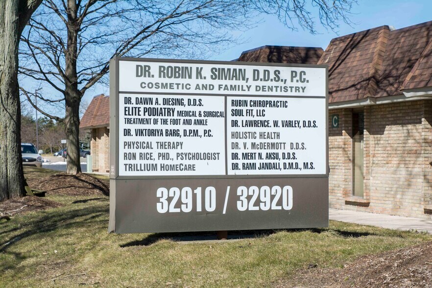 More Photos Of 32910 W 13 Mile Rd, Farmington Hills Medical For Sale