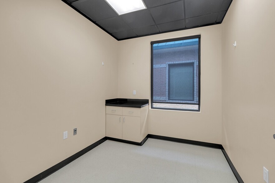 More Photos Of 1125 Cypress Station Dr, Houston Medical For Lease