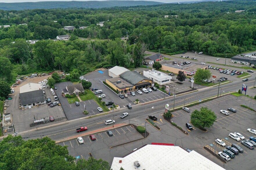 More Photos Of 166 Queen St, Southington Freestanding For Lease