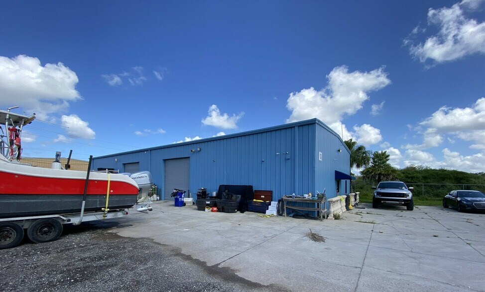 More Photos Of 1323 20th Ave, Palmetto Warehouse For Lease