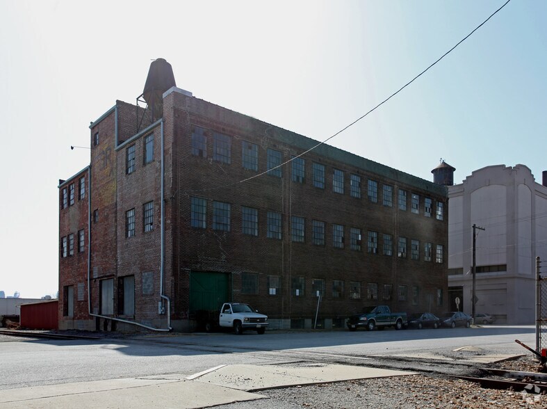 More Photos Of 1343 Knox St, North Kansas City Warehouse For Sale