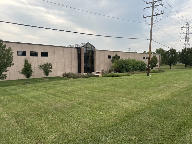 More Photos Of 7200 S 1st St, Oak Creek Manufacturing For Lease