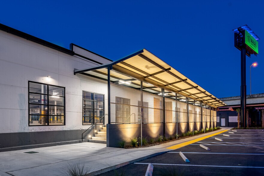 More Photos Of 1505 Dennis St, Jacksonville Office For Lease