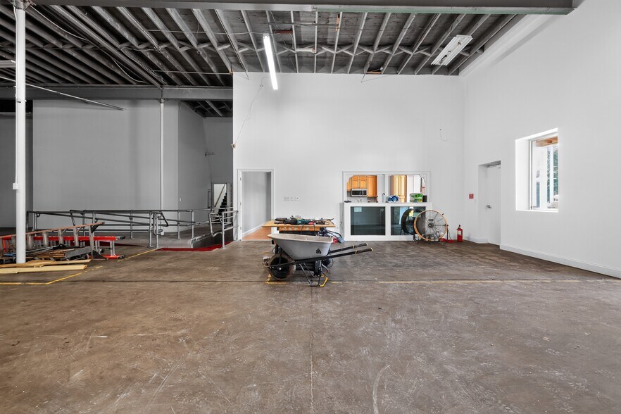 More Photos Of 1512 Garner Rd, Raleigh Warehouse For Lease