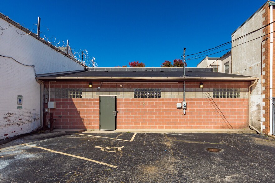 More Photos Of 1251 W Broad St, Columbus Storefront Retail Office For Sale