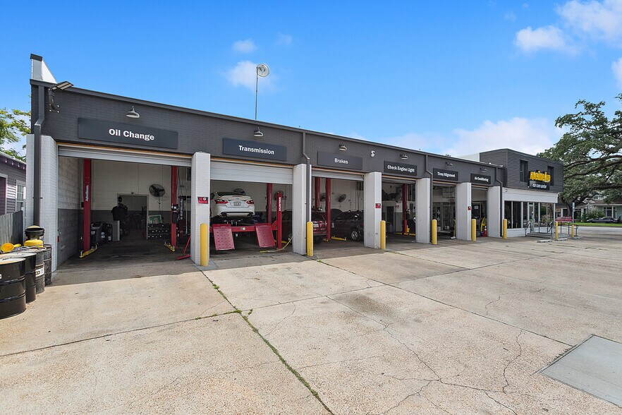 More Photos Of 4243 Canal St, New Orleans Auto Repair For Sale