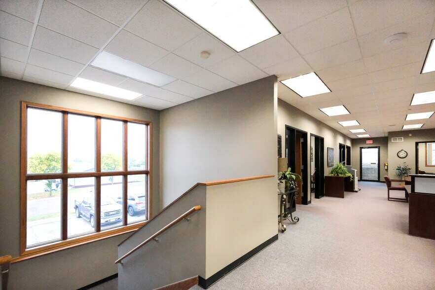 More Photos Of 40 Good Counsel Dr, Mankato Office For Sale