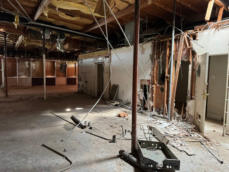 More Photos Of 1790 W Hobsonway, Blythe Bowling Alley For Sale