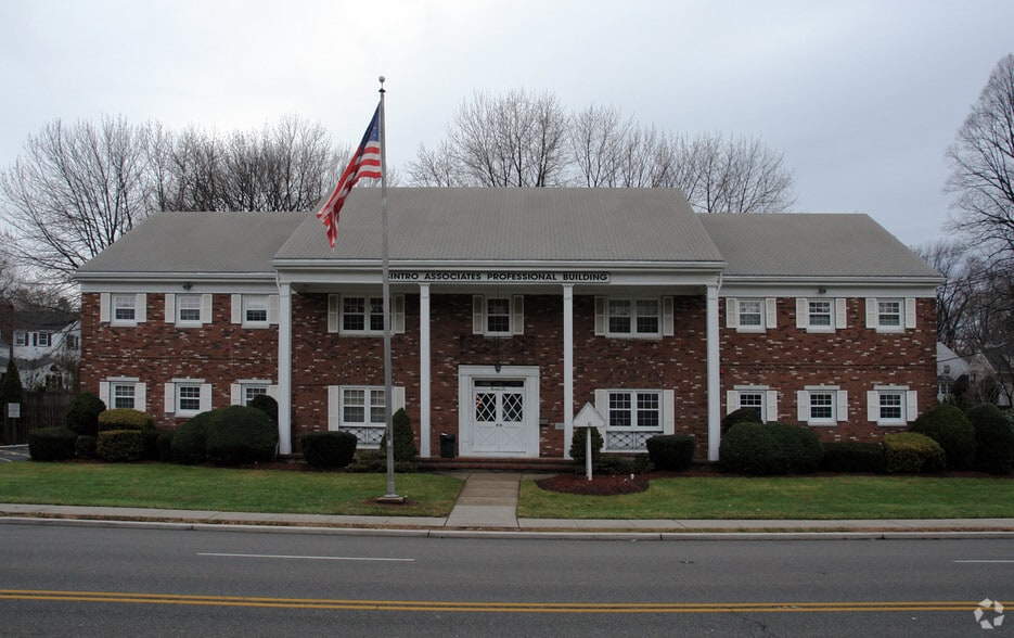 More Photos Of 6 Pompton Ave, Cedar Grove Medical For Lease