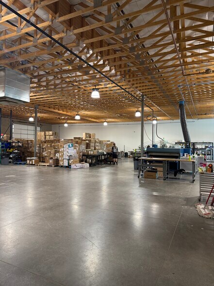 More Photos Of 7421 S 89th Pl, Mesa Showroom For Lease