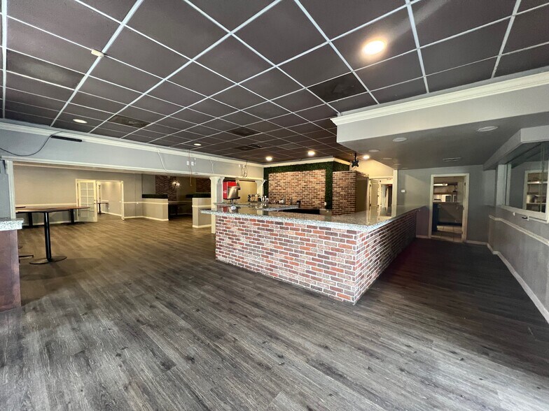 More Photos Of 7050 Winkler Rd, Fort Myers Restaurant For Lease