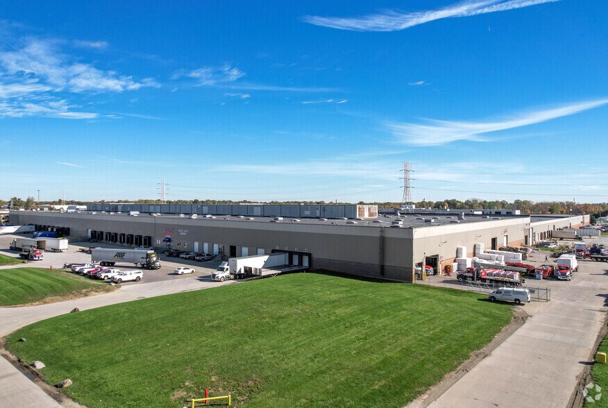 More Photos Of 2900 N Shadeland Ave, Indianapolis Warehouse For Lease