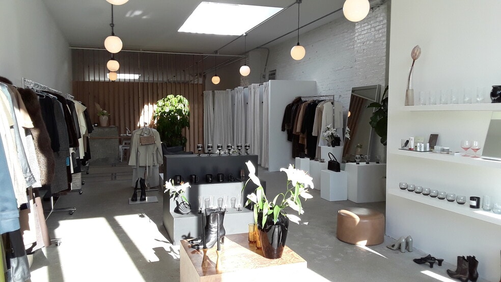 More Photos Of 39 Norman Ave, Brooklyn Showroom For Lease