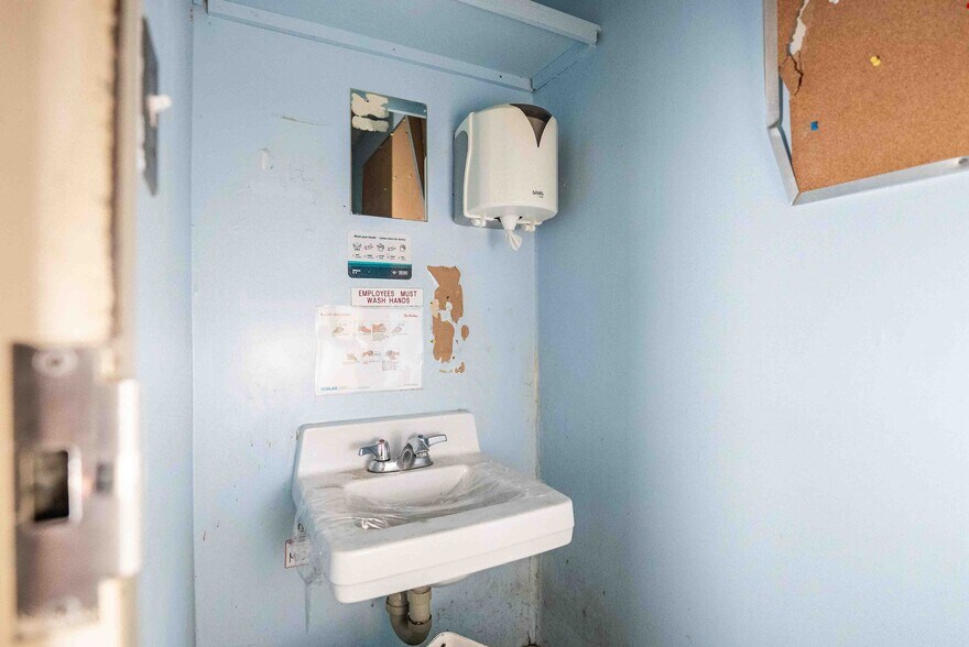 More Photos Of 1181 Notre Dame Av, Sudbury Restaurant For Lease