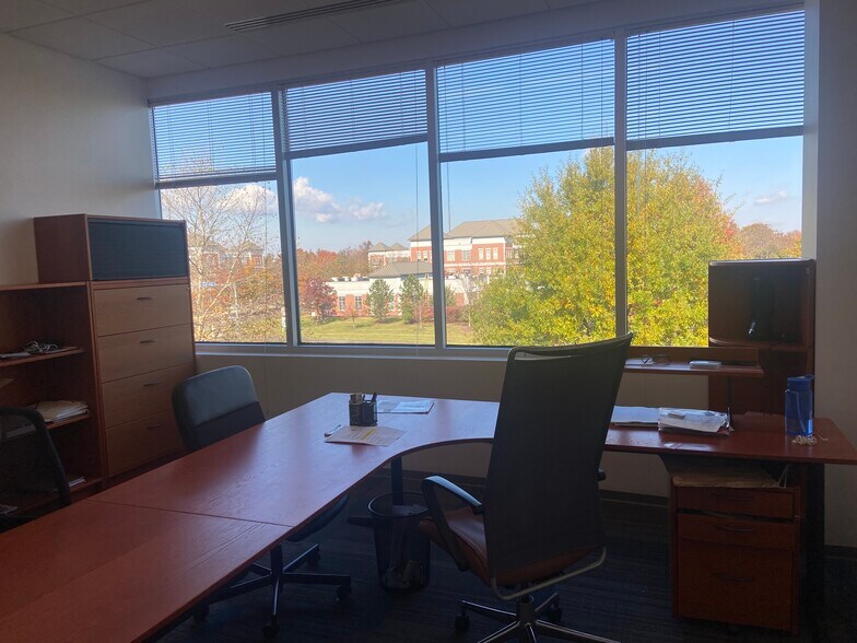 More Photos Of 19490 Sandridge Way, Leesburg Medical For Lease