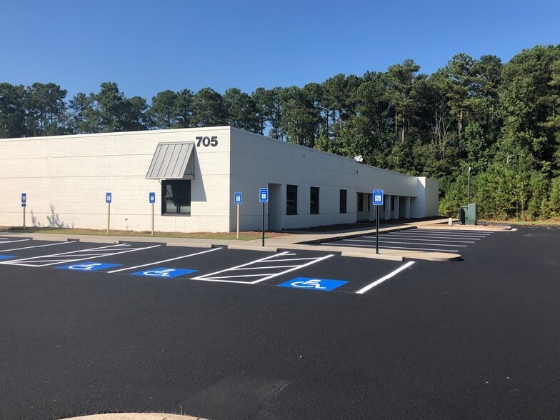 More Photos Of 705 Breedlove Dr, Monroe Medical For Lease