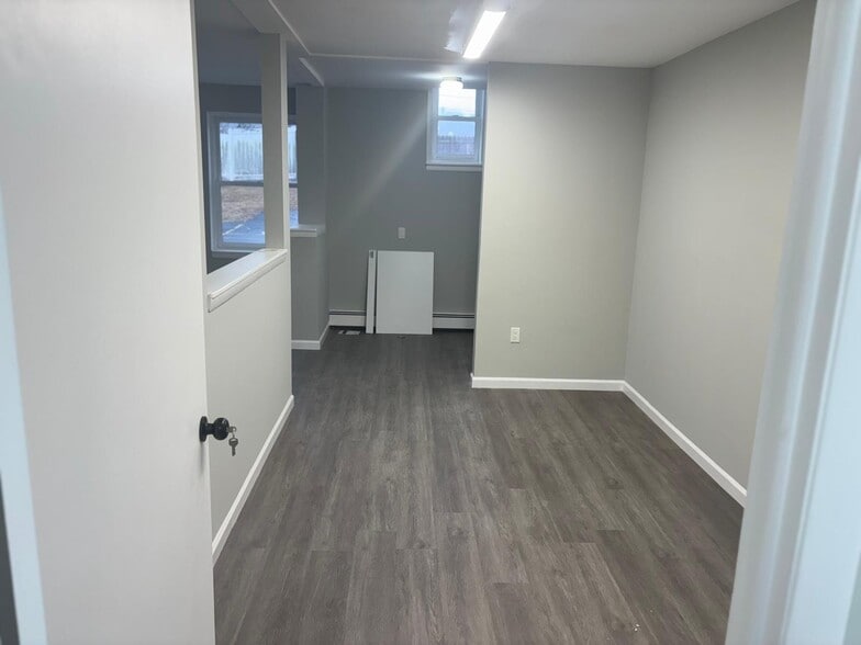 More Photos Of 1922 Rt 27, Edison Medical For Lease