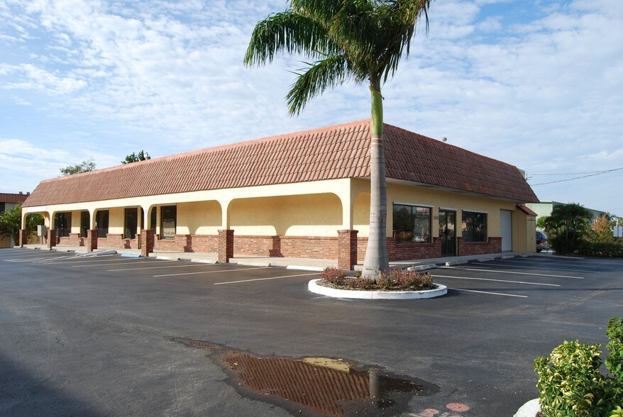 More Photos Of 110 SW Monterey Rd, Stuart Storefront For Lease