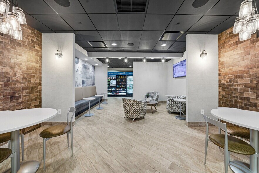 More Photos Of 700 Veterans Memorial Hwy, Hauppauge Unknown For Lease