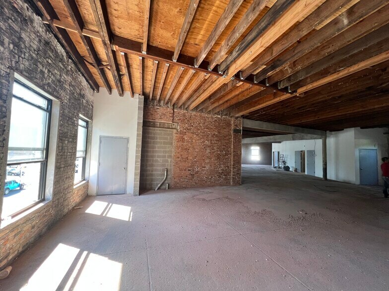 More Photos Of 1077-1081 Atlantic Ave, Brooklyn Showroom For Lease