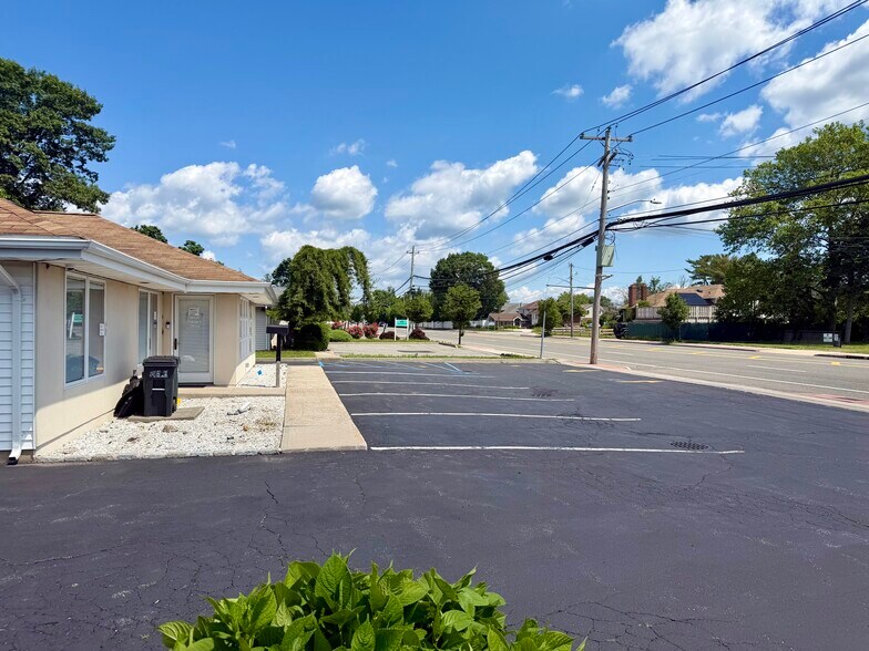 More Photos Of 366 S Oyster Bay Rd, Hicksville Office For Sale