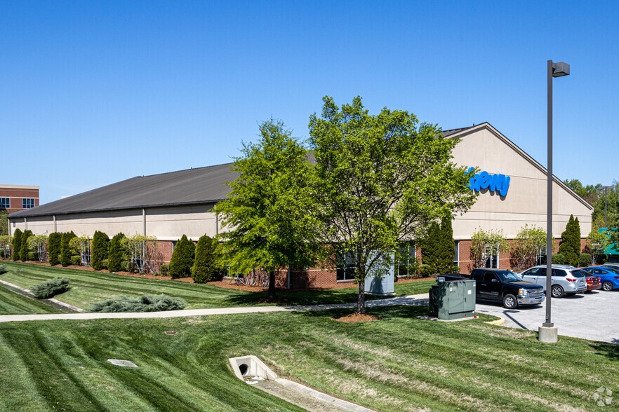 More Photos Of 3621 Fern Valley Rd, Louisville Flex For Sale