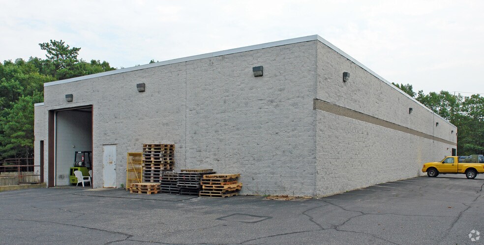 More Photos Of 740 Blue Point Rd, Holtsville Manufacturing For Sale